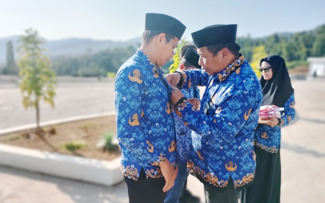 Apel Pagi 17 September, Direktur PILM Sematkan Pin Zona Integritas Secara Simbolis